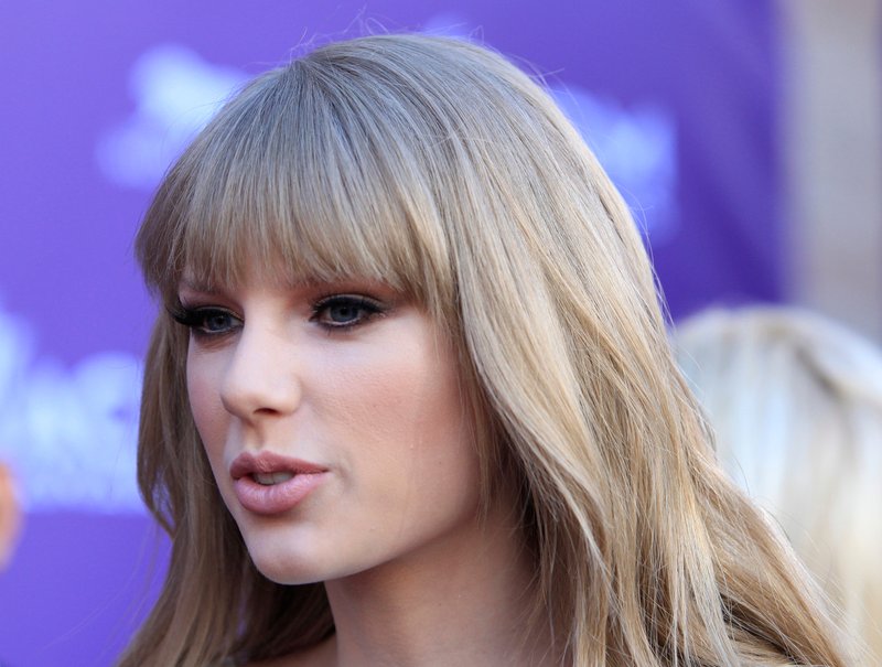 Taylor Swift at 47th Annual Academy Of Country Music Awards — photo 290