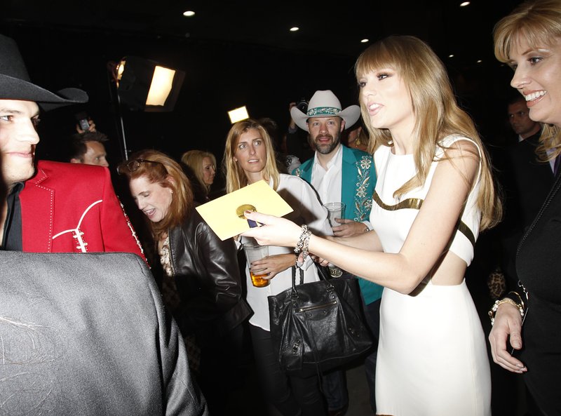 Taylor Swift at 47th Annual Academy Of Country Music Awards — photo 327