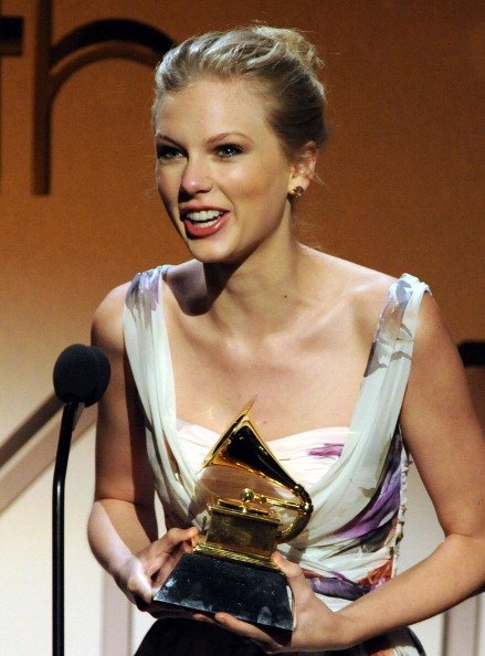 Taylor Swift at 54th Annual GRAMMY Awards - Pre-telecast — photo 8