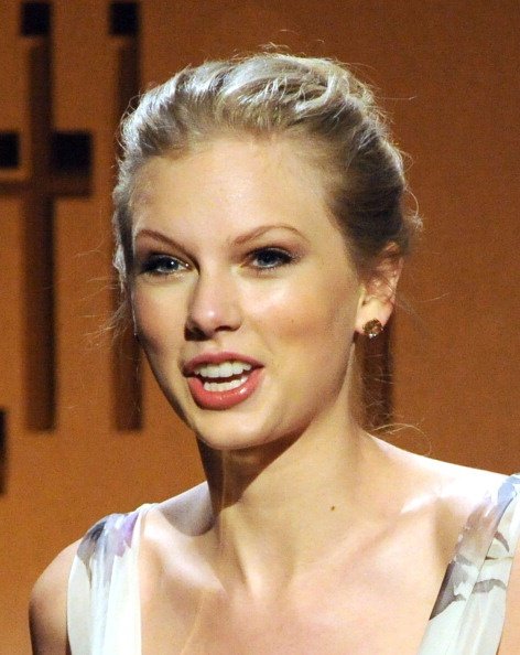 Taylor Swift at 54th Annual GRAMMY Awards - Pre-telecast — photo 16