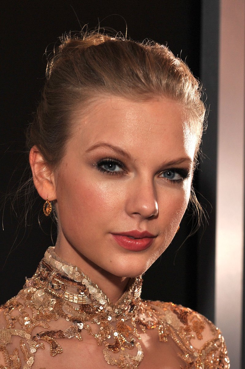 Taylor Swift at 54th Annual Grammy Awards — photo 3