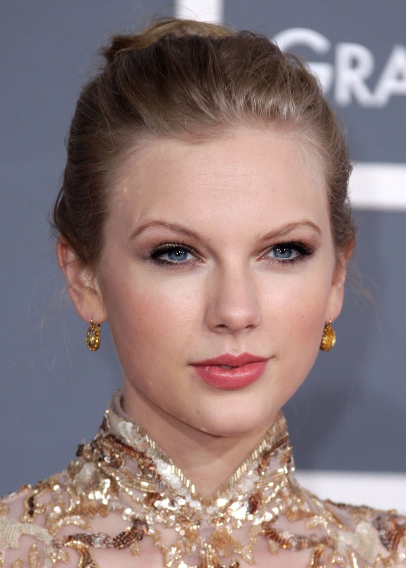 Taylor Swift at 54th Annual Grammy Awards — photo 45