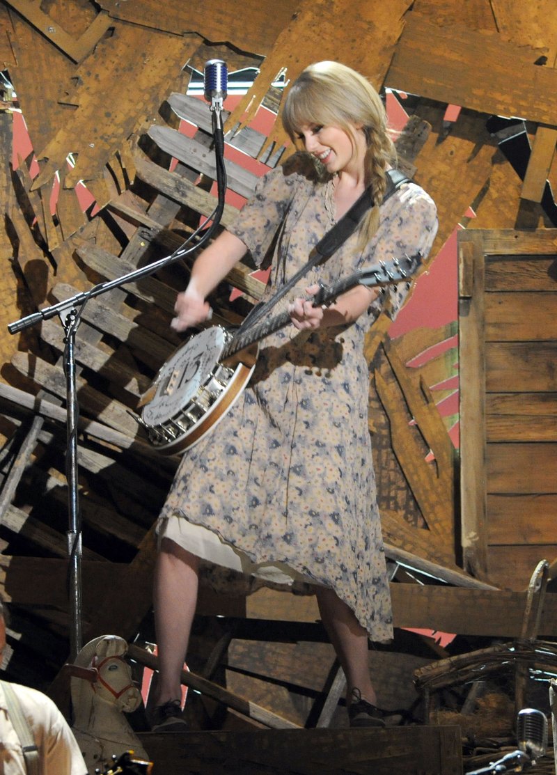 Taylor Swift at 54th Annual Grammy Awards — photo 112