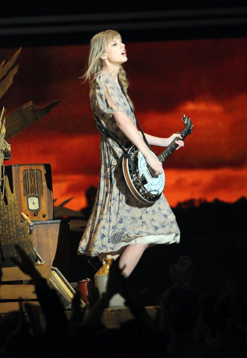 Taylor Swift at 54th Annual Grammy Awards — photo 113