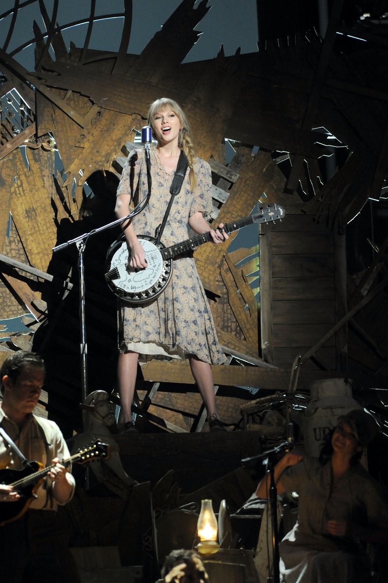 Taylor Swift at 54th Annual Grammy Awards — photo 114