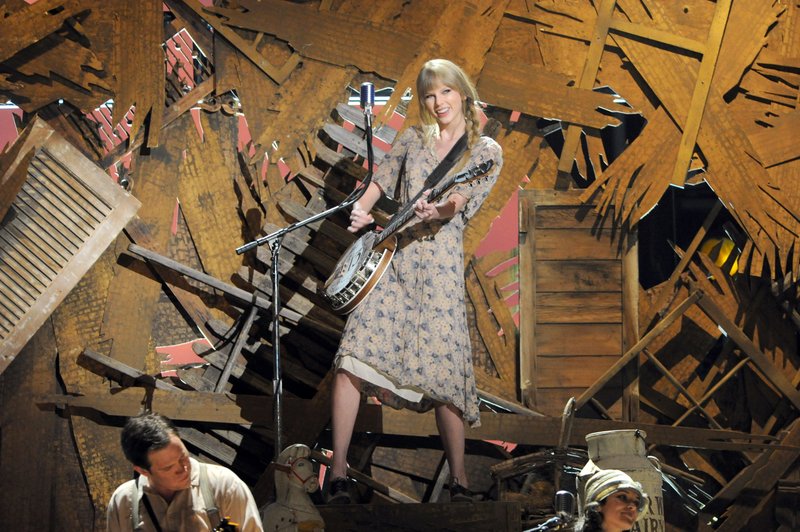 Taylor Swift at 54th Annual Grammy Awards — photo 115