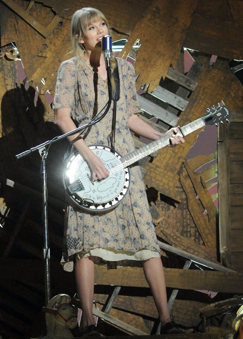 Taylor Swift at 54th Annual Grammy Awards — photo 117