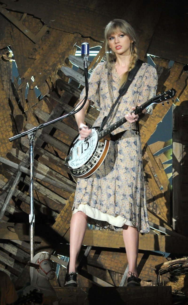 Taylor Swift at 54th Annual Grammy Awards — photo 119