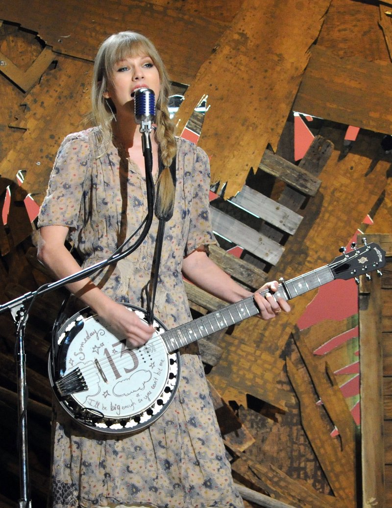 Taylor Swift at 54th Annual Grammy Awards — photo 120