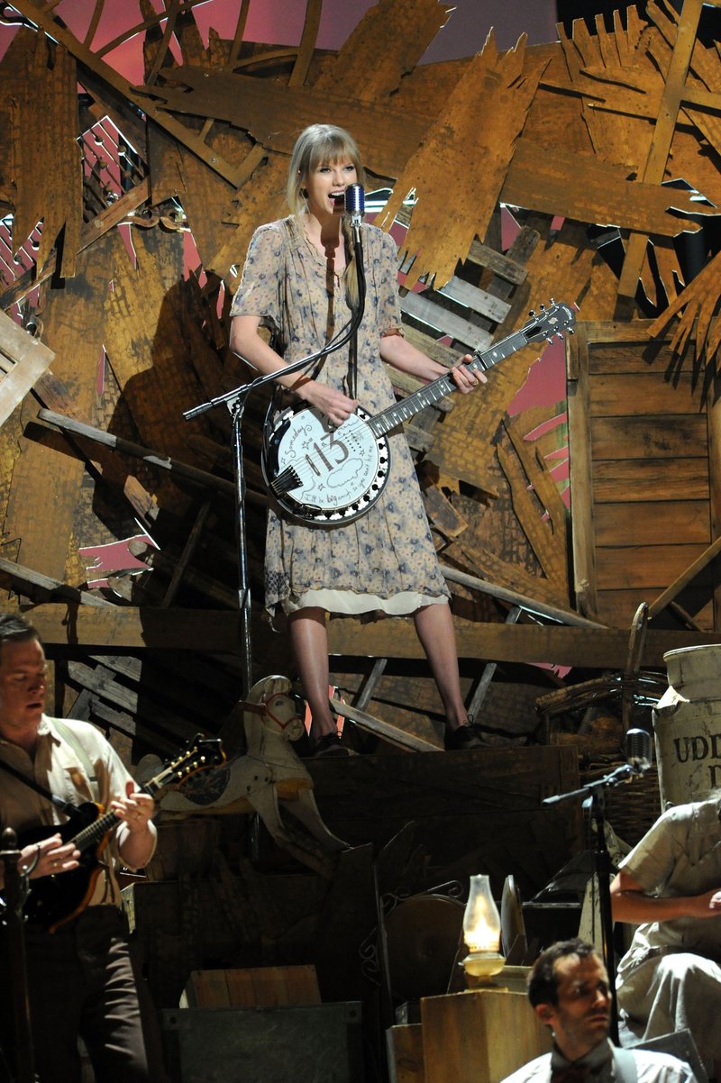 Taylor Swift at 54th Annual Grammy Awards — photo 121