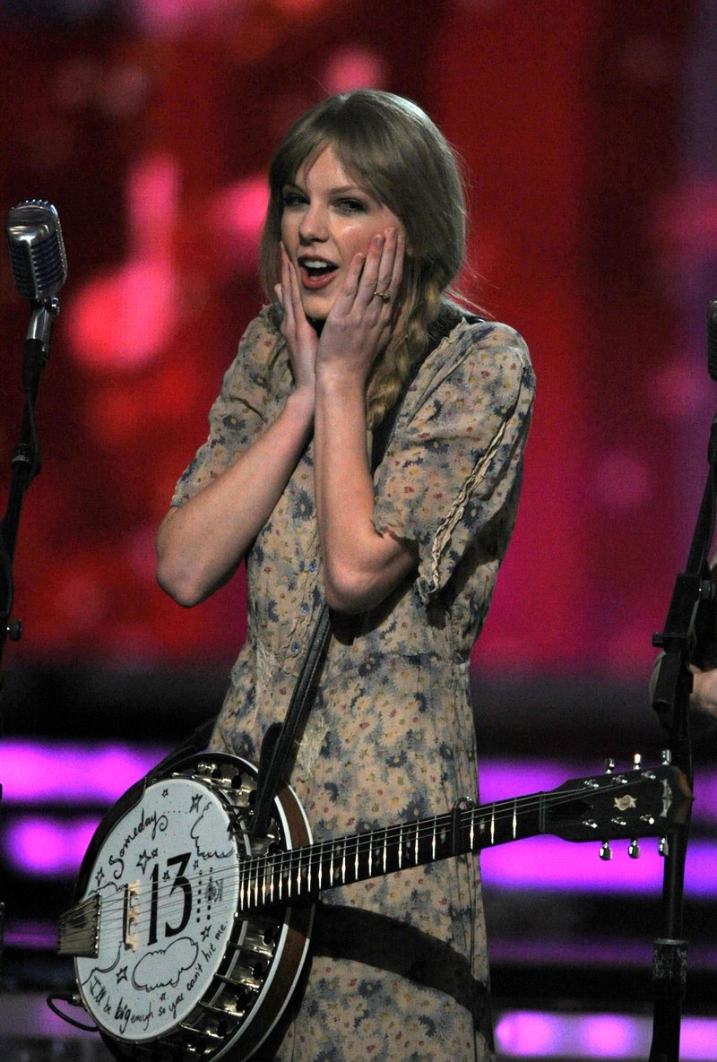 Taylor Swift at 54th Annual Grammy Awards — photo 123