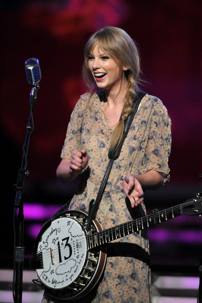 Taylor Swift at 54th Annual Grammy Awards — photo 124