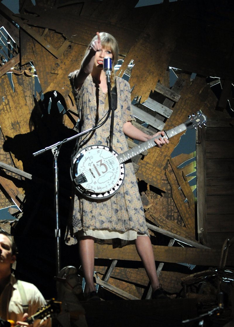 Taylor Swift at 54th Annual Grammy Awards — photo 127