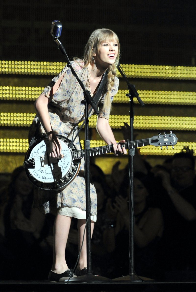 Taylor Swift at 54th Annual Grammy Awards — photo 128