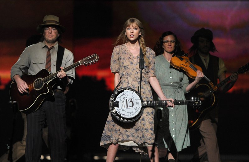 Taylor Swift at 54th Annual Grammy Awards — photo 133