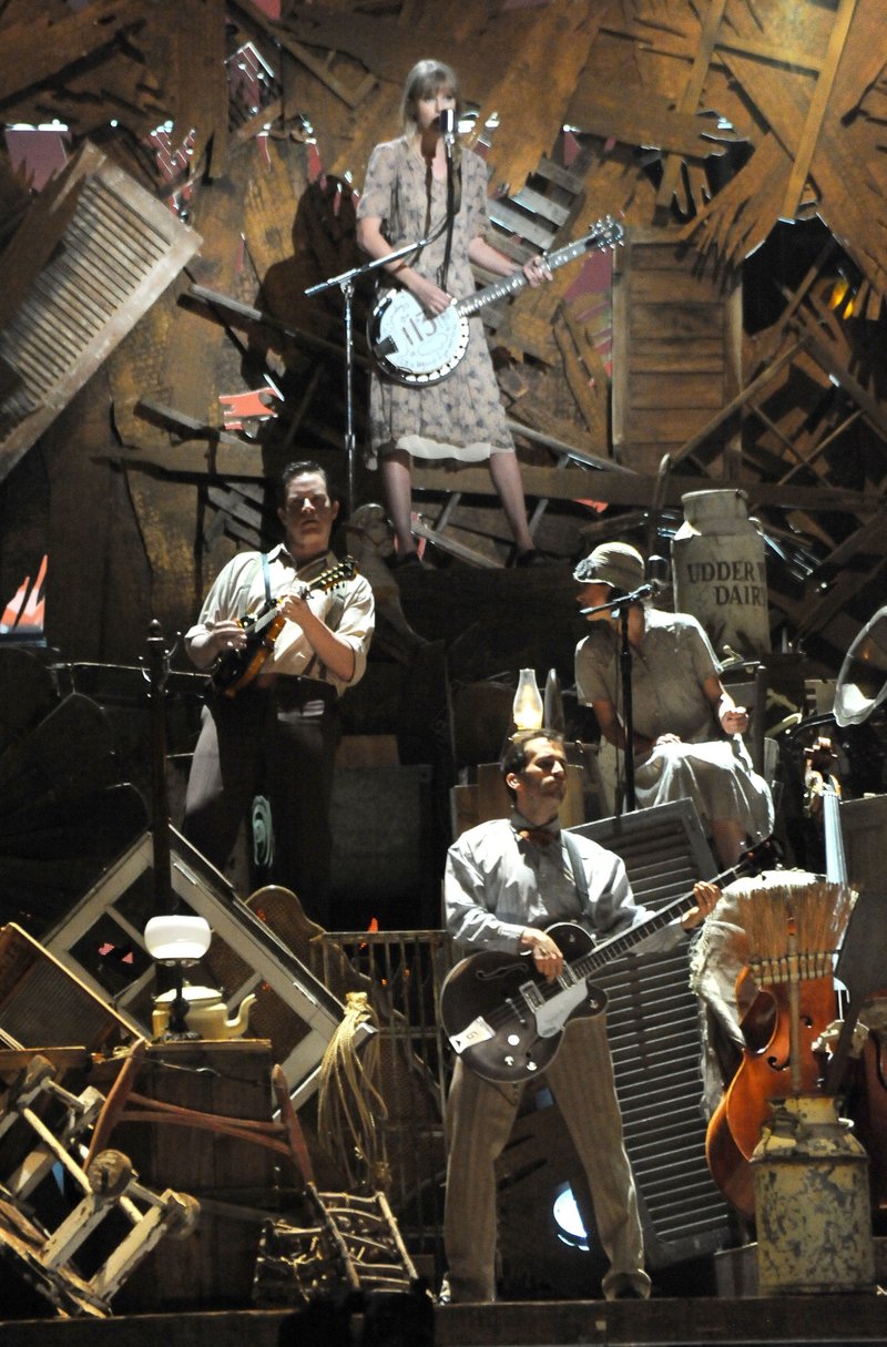 Taylor Swift at 54th Annual Grammy Awards — photo 136