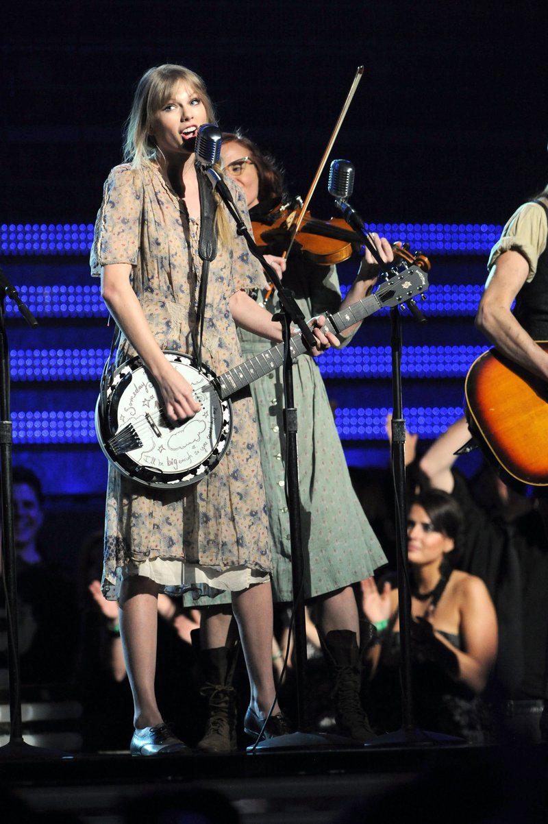 Taylor Swift at 54th Annual Grammy Awards — photo 138