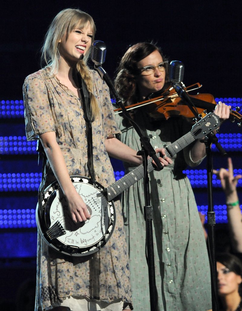 Taylor Swift at 54th Annual Grammy Awards — photo 139