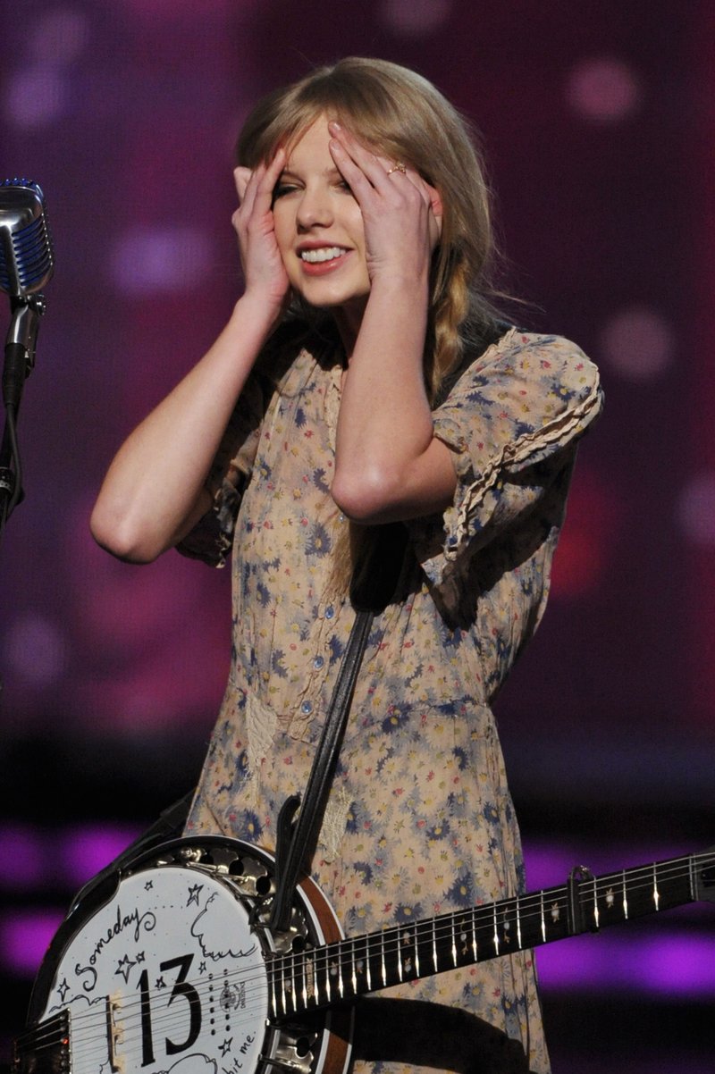 Taylor Swift at 54th Annual Grammy Awards — photo 167