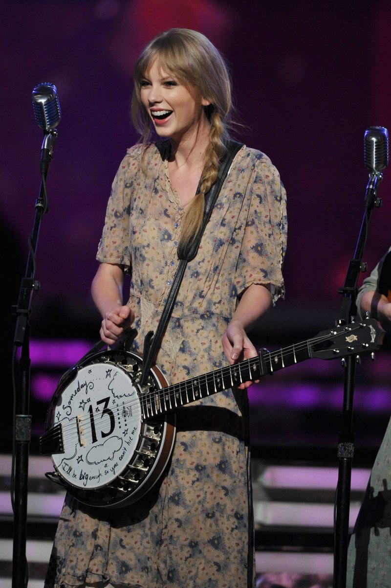 Taylor Swift at 54th Annual Grammy Awards — photo 170