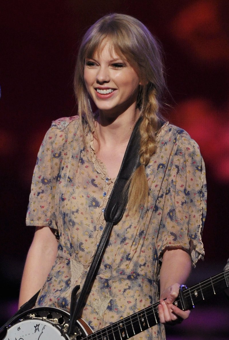 Taylor Swift at 54th Annual Grammy Awards — photo 171