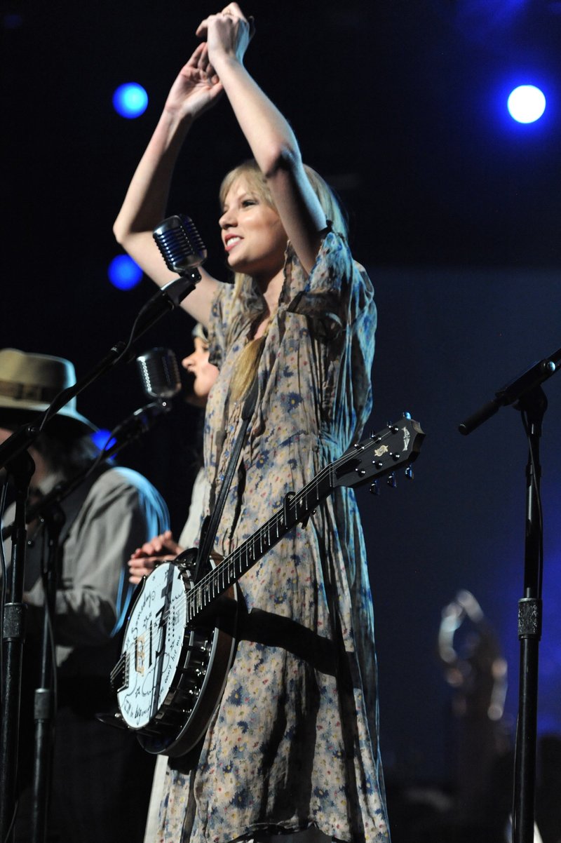 Taylor Swift at 54th Annual Grammy Awards — photo 176