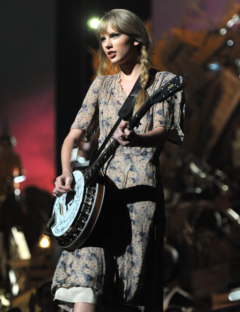 Taylor Swift at 54th Annual Grammy Awards — photo 177