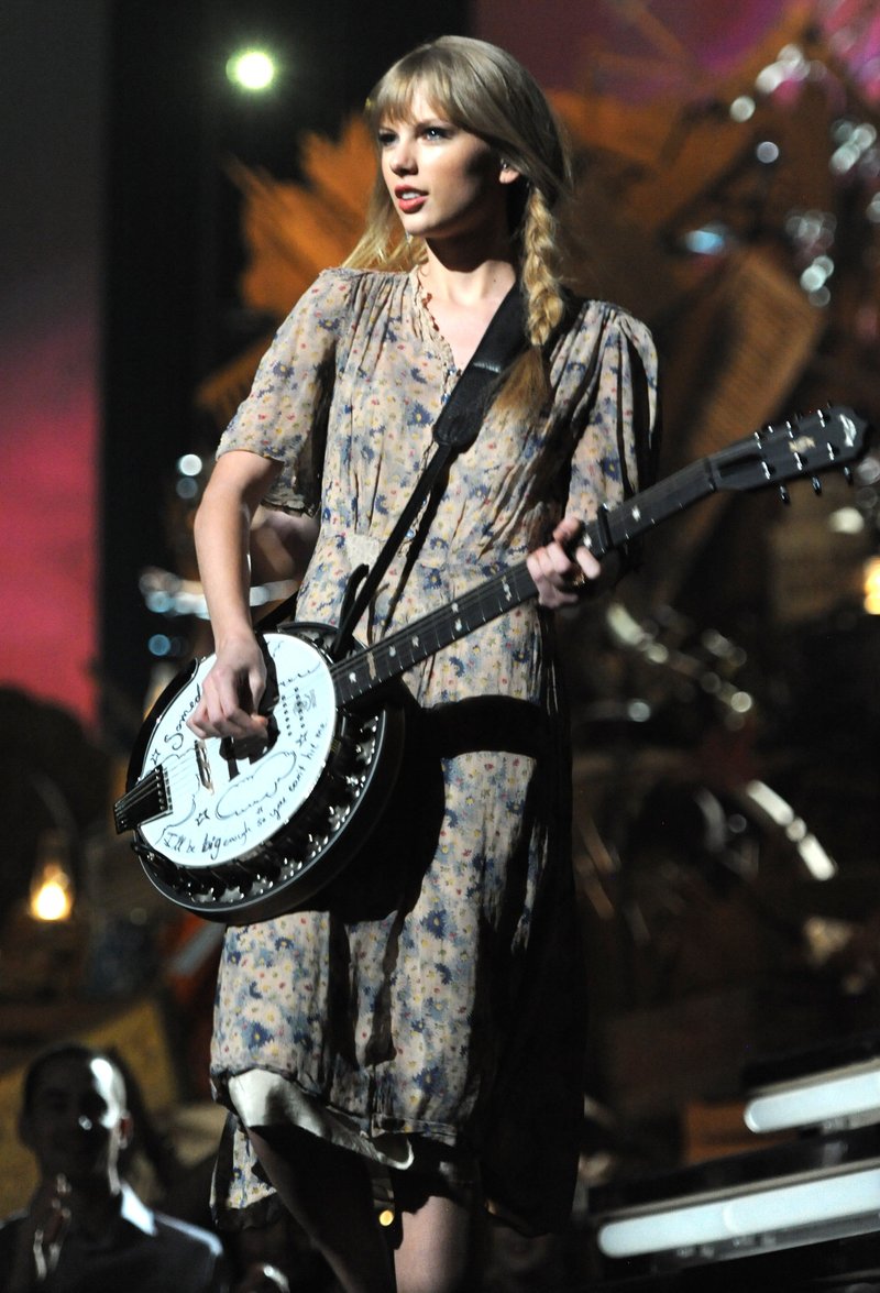 Taylor Swift at 54th Annual Grammy Awards — photo 178