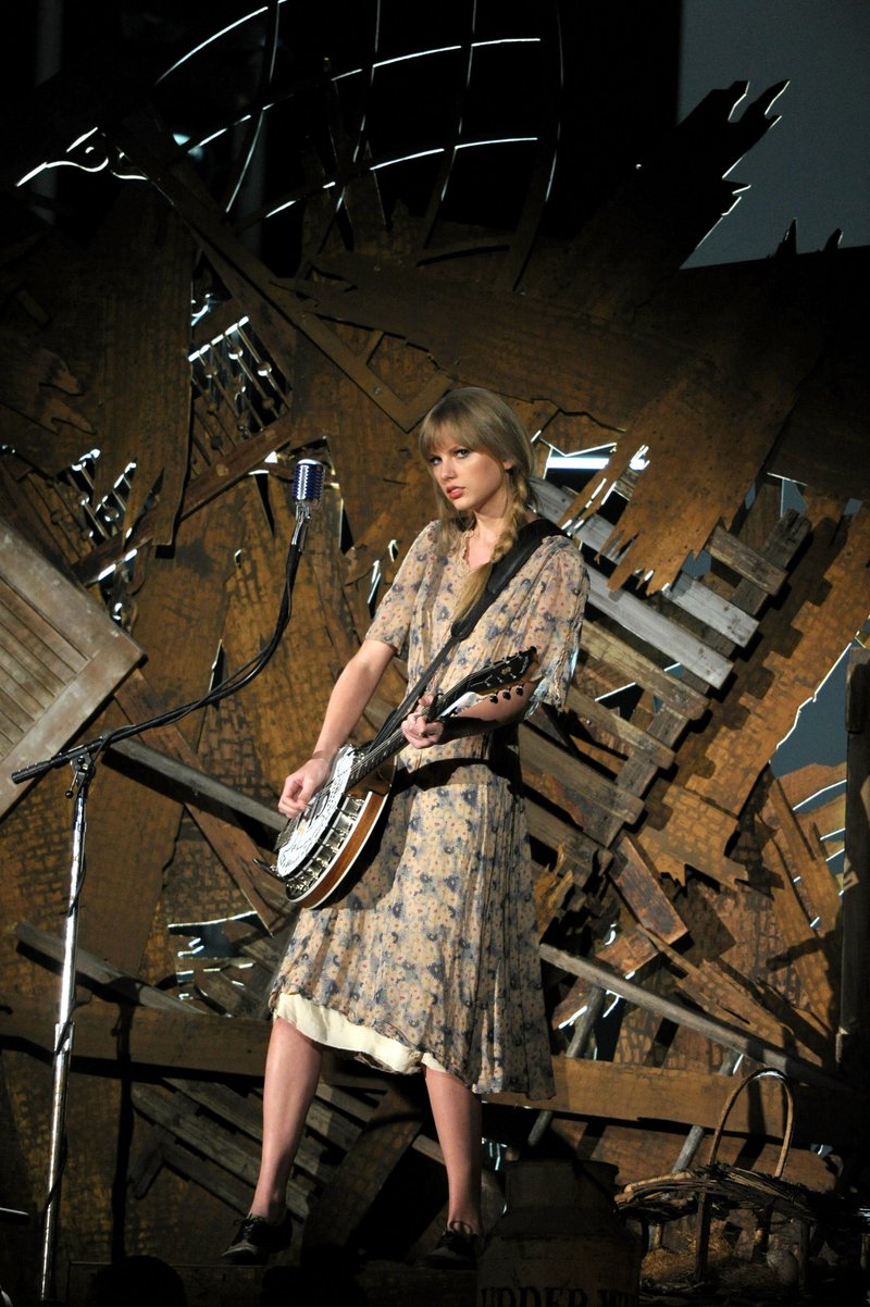 Taylor Swift at 54th Annual Grammy Awards — photo 183