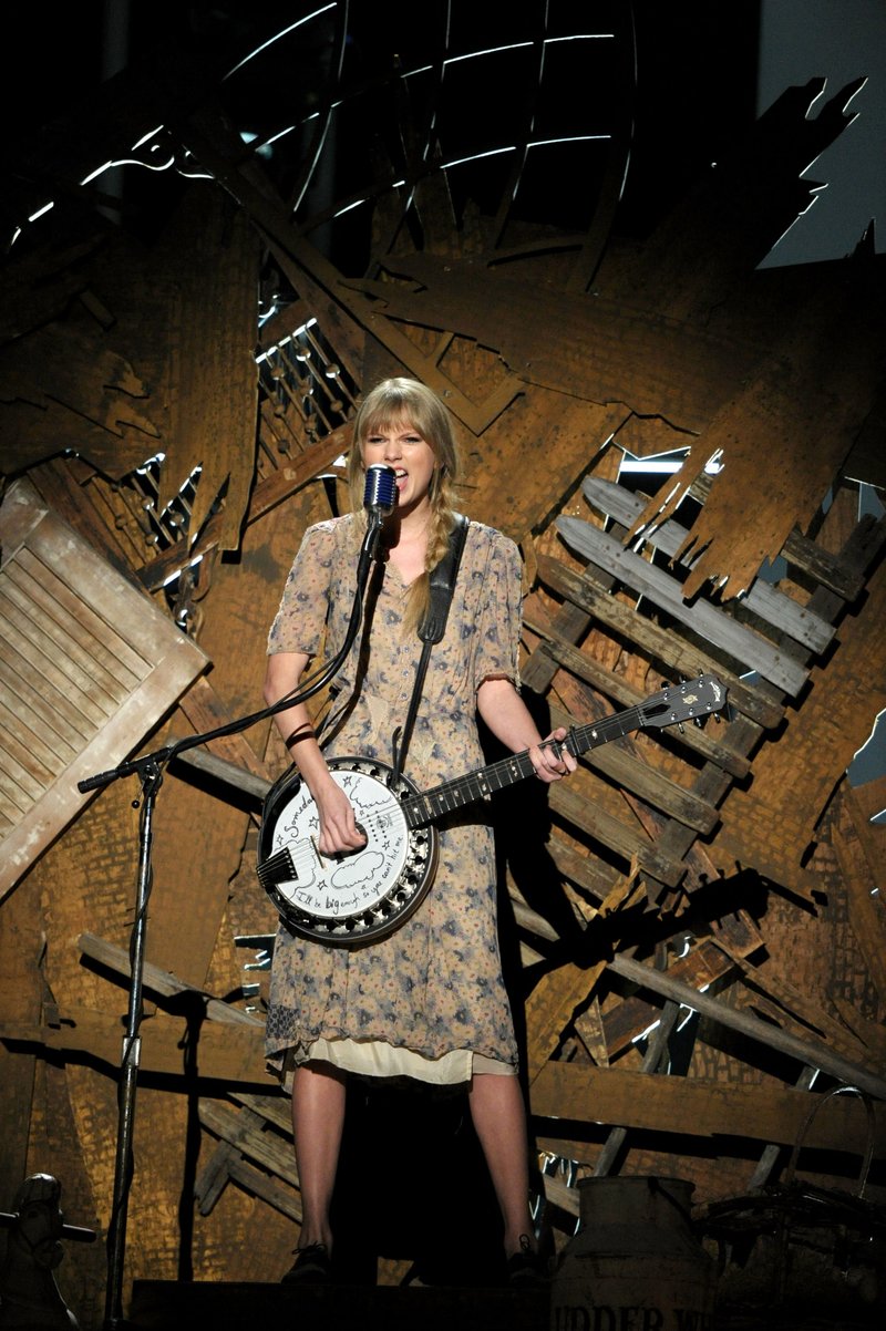 Taylor Swift at 54th Annual Grammy Awards — photo 184