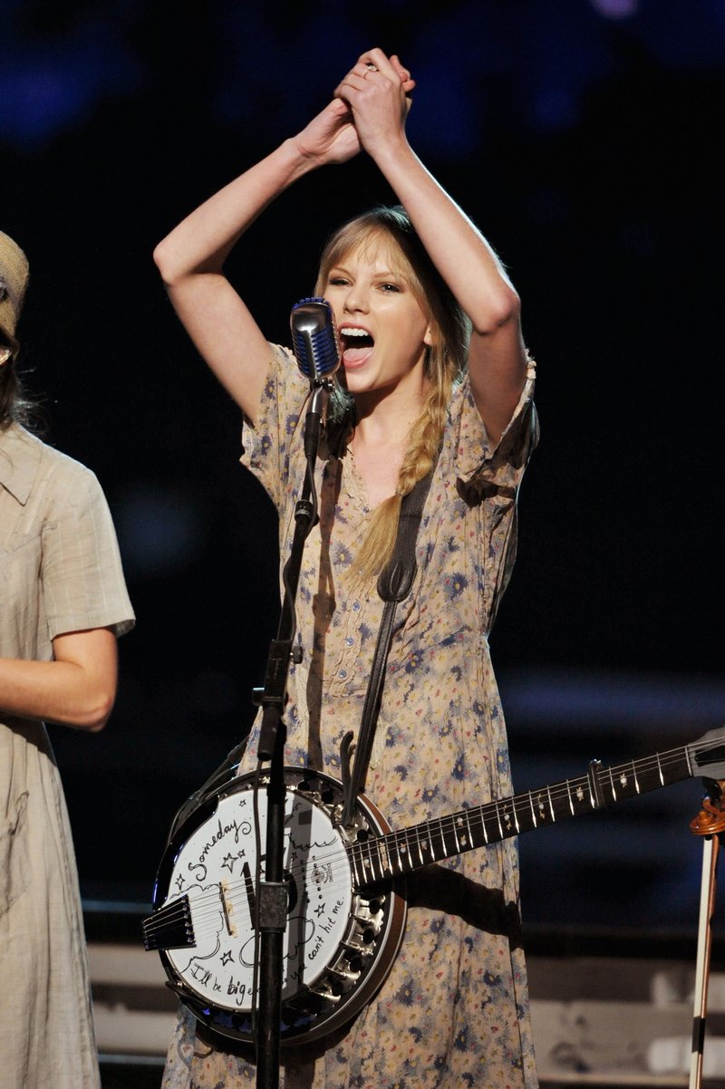 Taylor Swift at 54th Annual Grammy Awards — photo 185