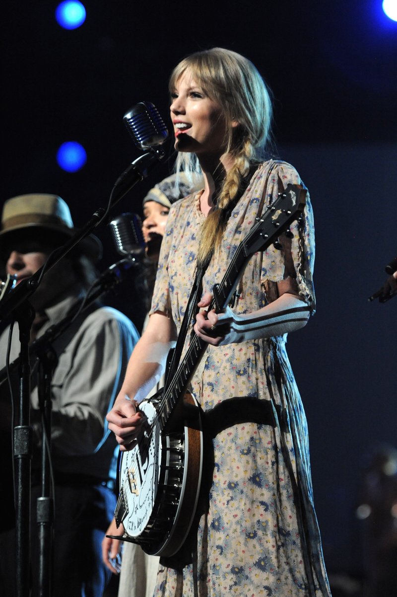 Taylor Swift at 54th Annual Grammy Awards — photo 187