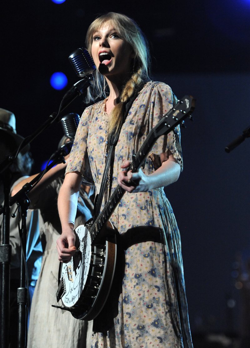 Taylor Swift at 54th Annual Grammy Awards — photo 190