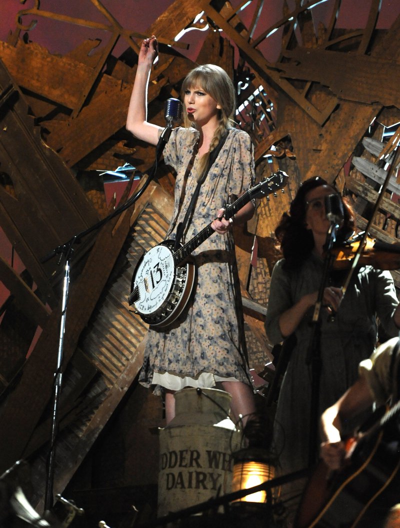 Taylor Swift at 54th Annual Grammy Awards — photo 193
