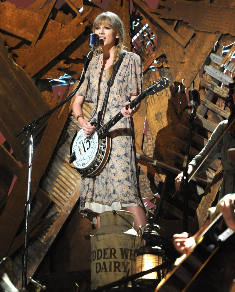 Taylor Swift at 54th Annual Grammy Awards — photo 194
