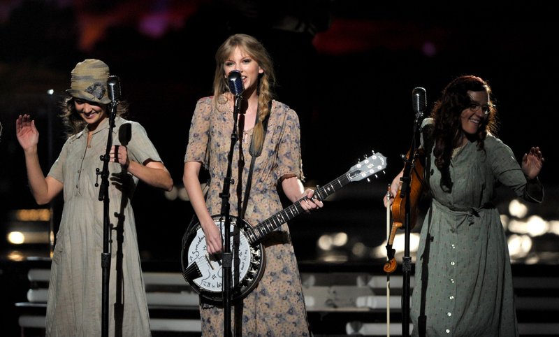 Taylor Swift at 54th Annual Grammy Awards — photo 204