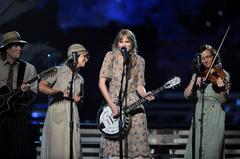 Taylor Swift at 54th Annual Grammy Awards — photo 205