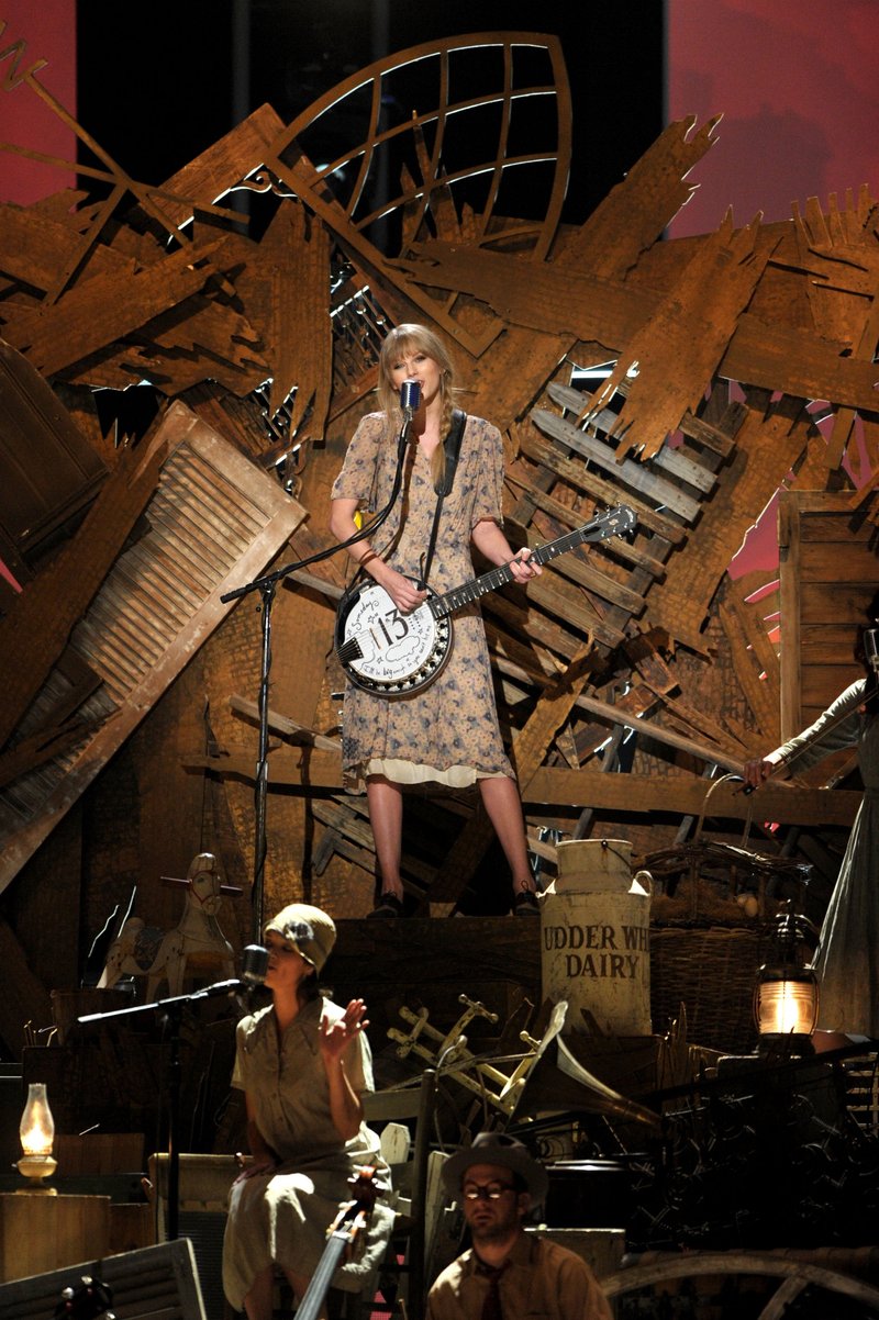 Taylor Swift at 54th Annual Grammy Awards — photo 206