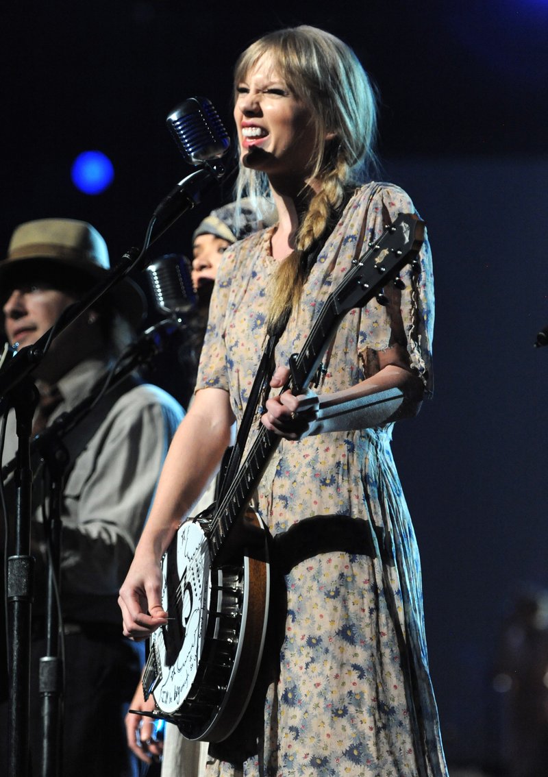 Taylor Swift at 54th Annual Grammy Awards — photo 212