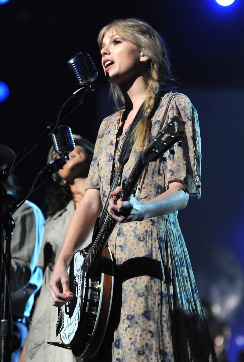 Taylor Swift at 54th Annual Grammy Awards — photo 213