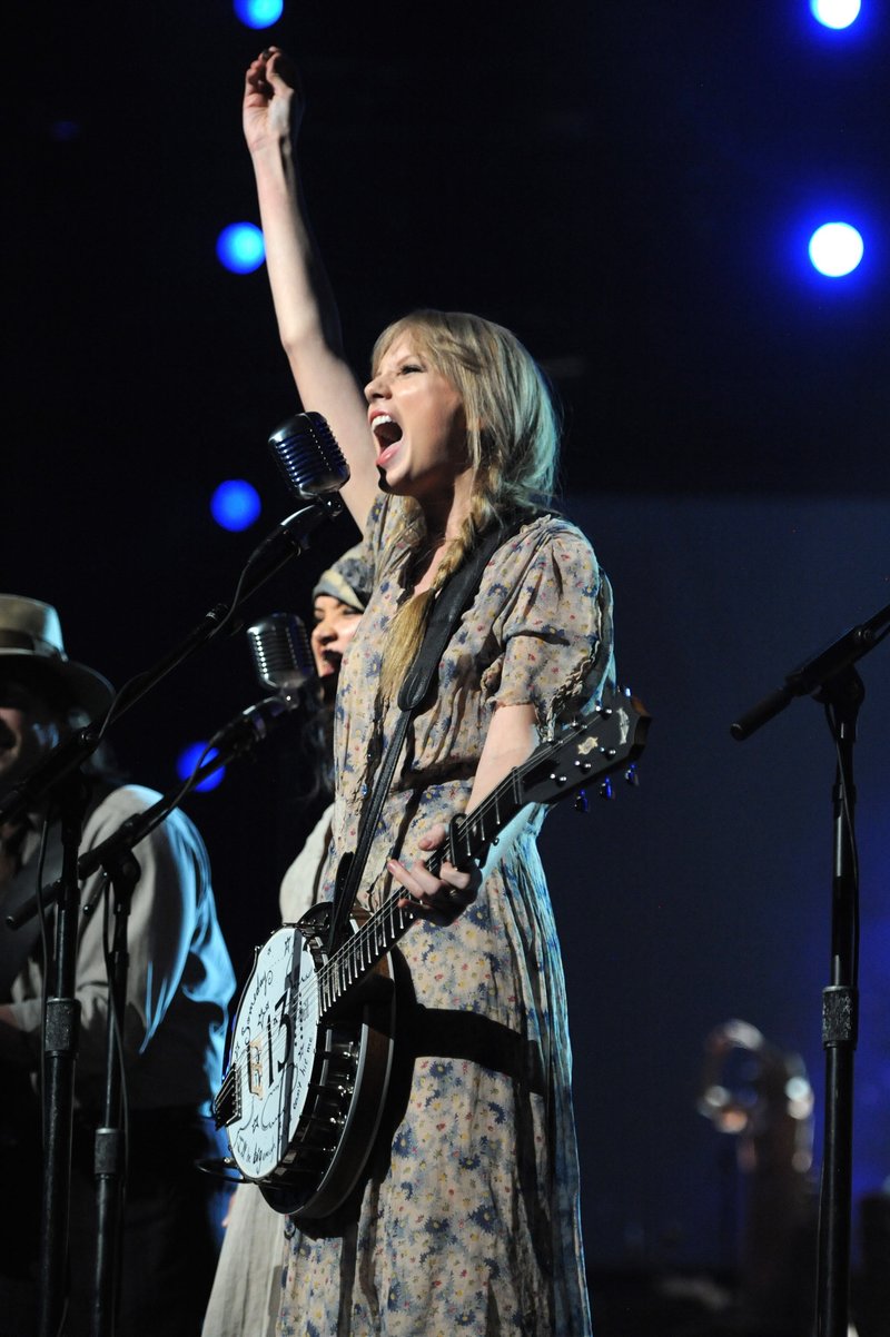 Taylor Swift at 54th Annual Grammy Awards — photo 215