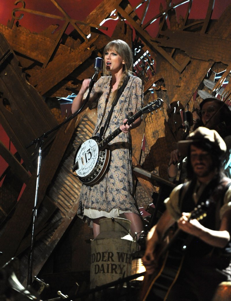 Taylor Swift at 54th Annual Grammy Awards — photo 216