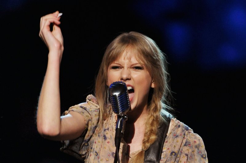 Taylor Swift at 54th Annual Grammy Awards — photo 218