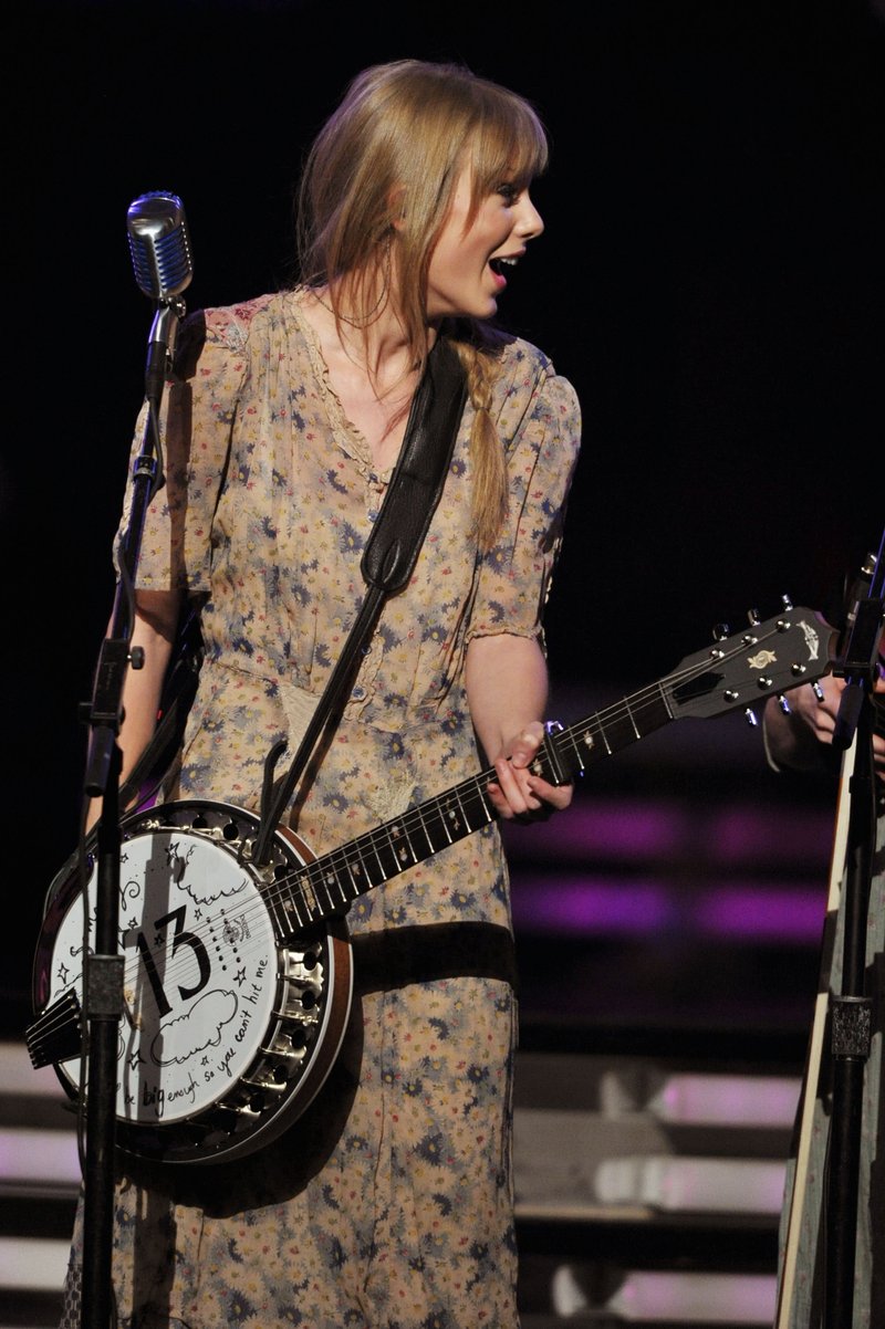 Taylor Swift at 54th Annual Grammy Awards — photo 219