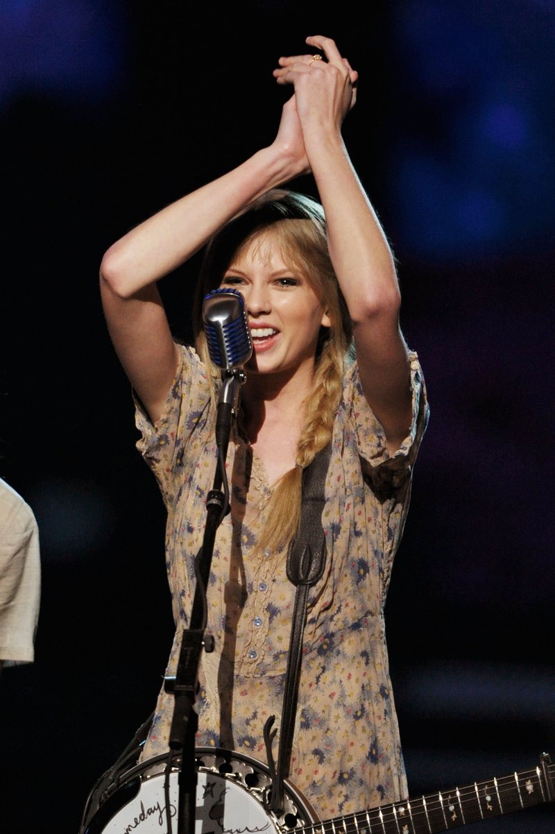 Taylor Swift at 54th Annual Grammy Awards — photo 220