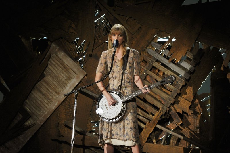 Taylor Swift at 54th Annual Grammy Awards — photo 224