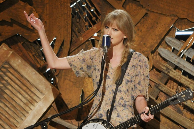 Taylor Swift at 54th Annual Grammy Awards — photo 227