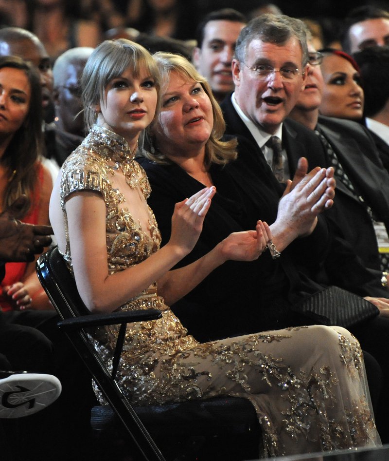 Taylor Swift at 54th Annual Grammy Awards — photo 229