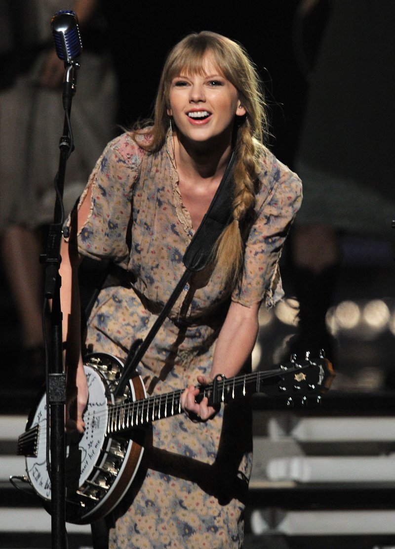 Taylor Swift at 54th Annual Grammy Awards — photo 302