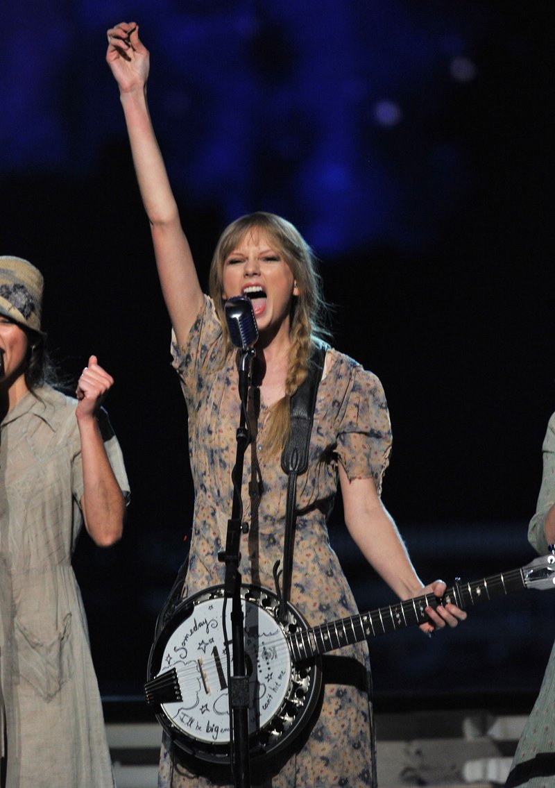 Taylor Swift at 54th Annual Grammy Awards — photo 303